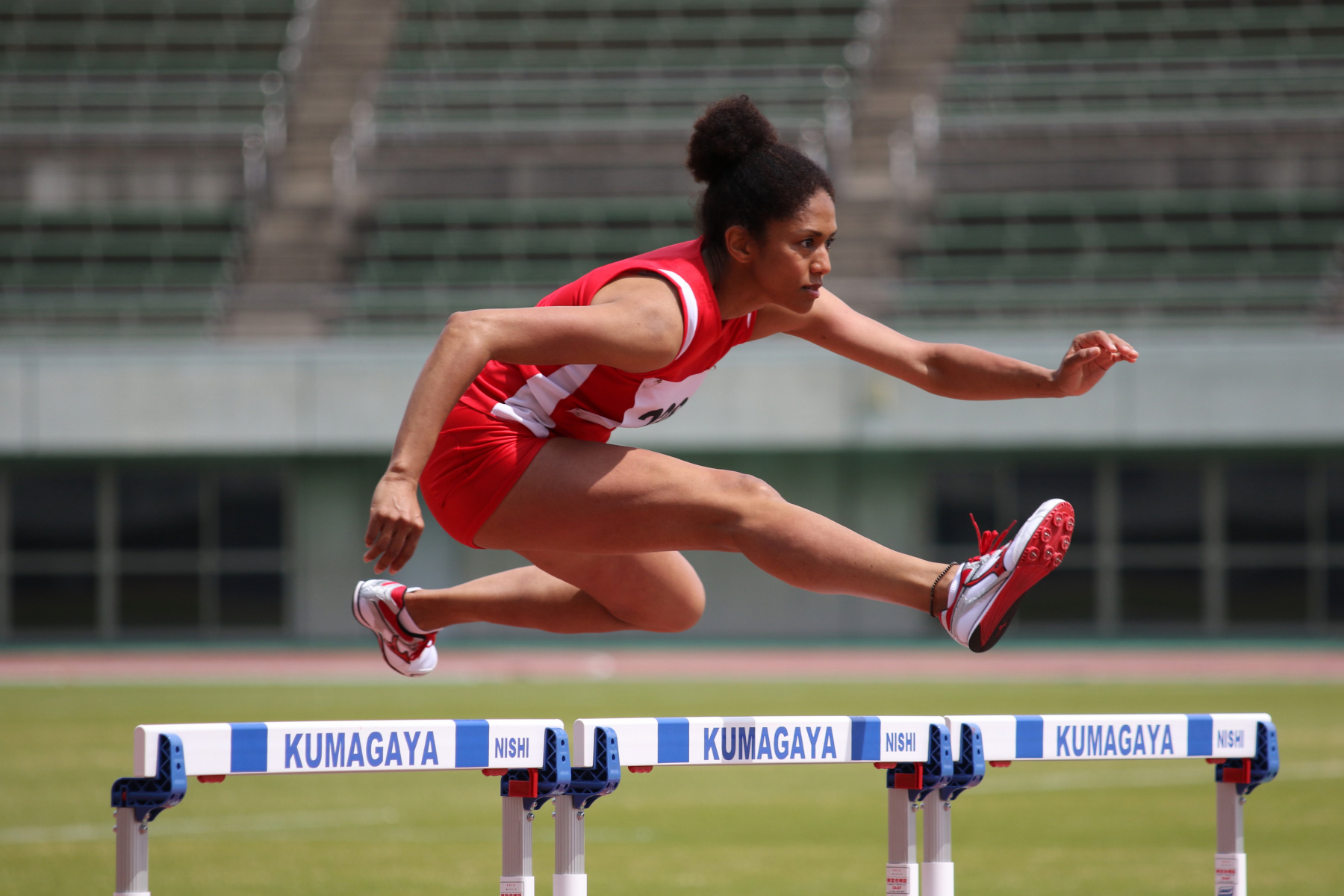 佳能70-200mmf2.8一代全新多少钱,佳能70-200mmf4一代