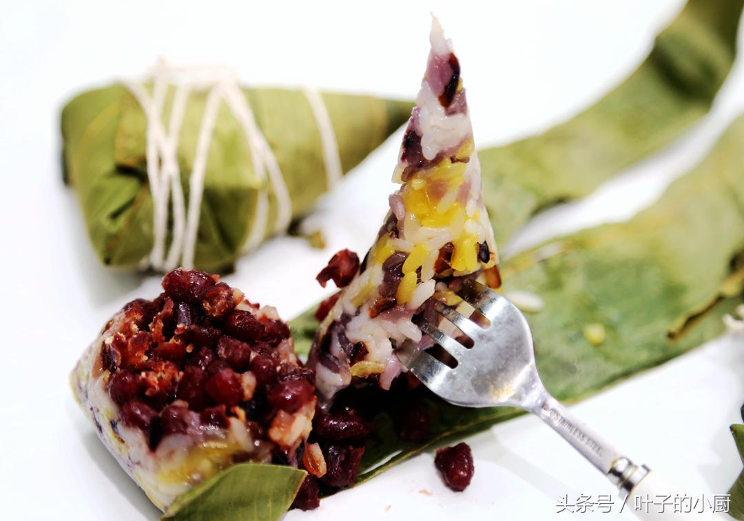 不会包粽子简单的蒸一下,不会包粽子的慢动作