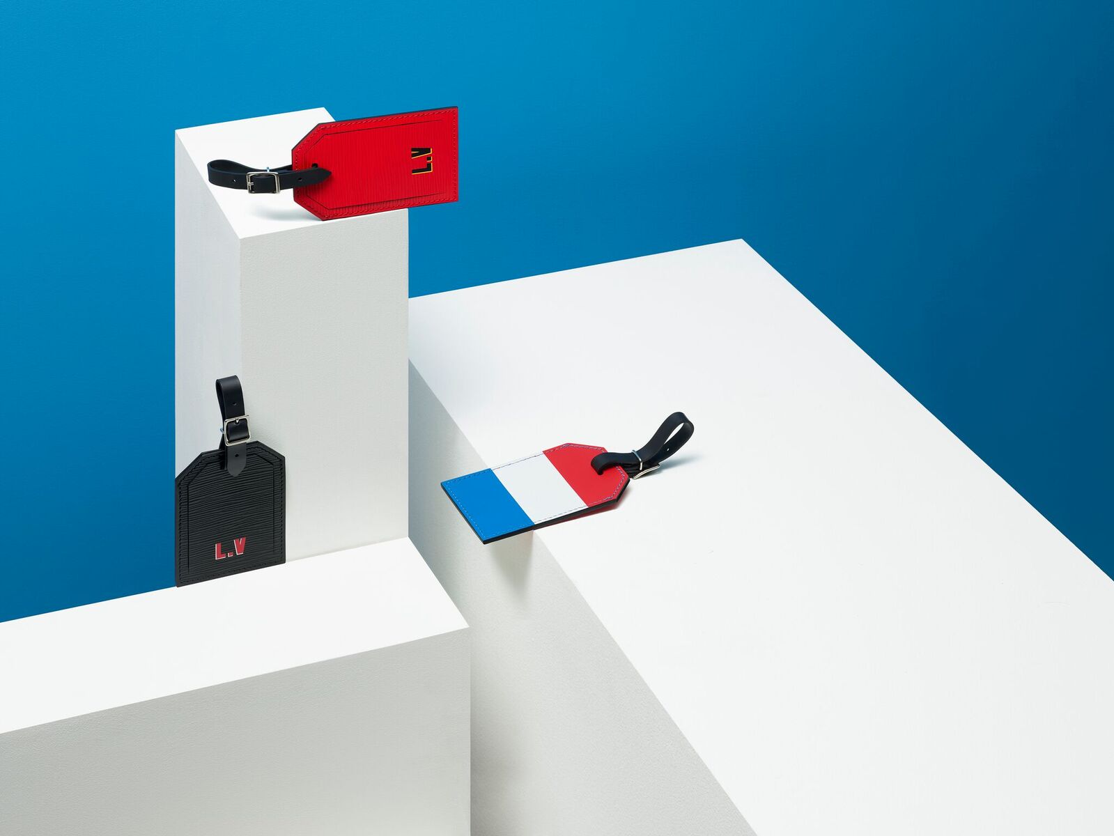 LV太子妃亲自护驾大力神杯,俄罗斯舒淇成最吸睛世界杯大使