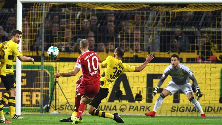 现场看球的伪球迷,足球场上最关键最不可替代的位置