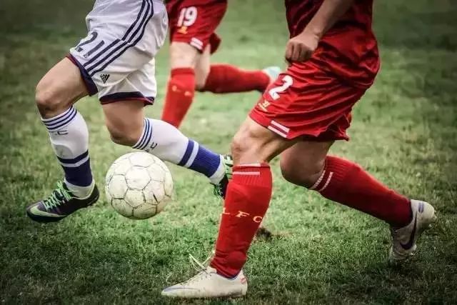 如果一个男孩子喜欢上了足球,一个男人一旦喜欢上了足球