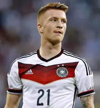 女生伪球迷看世界杯,伪球迷足球女孩