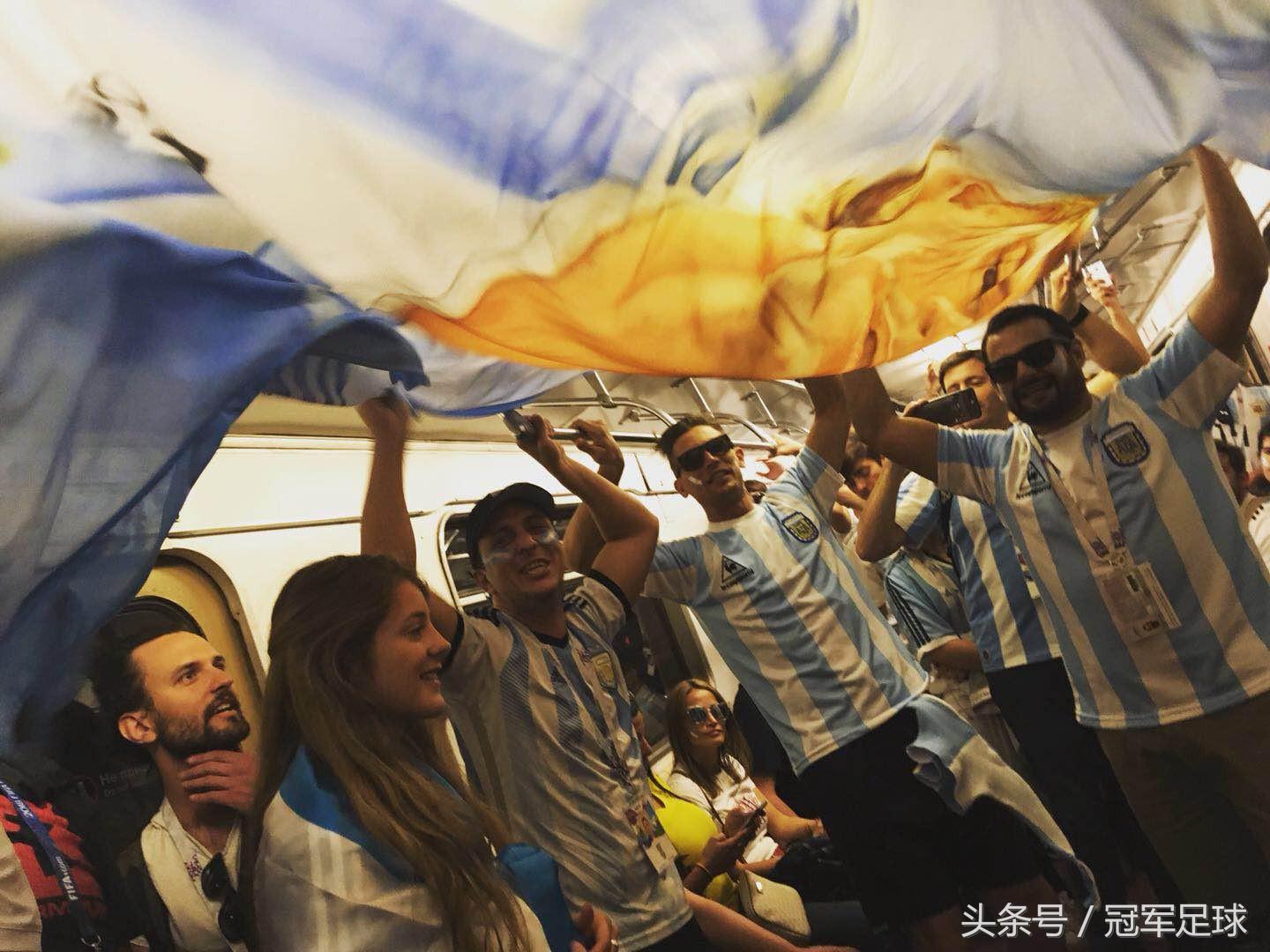 阿根廷球迷穿梅西球衣的占比,阿根廷梅西的球迷身穿10号队服