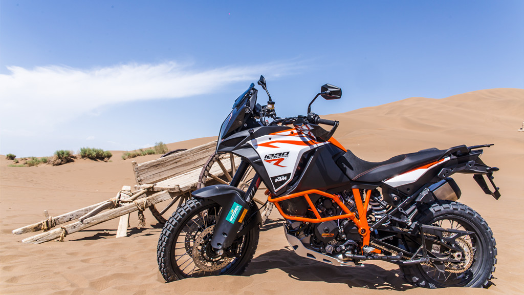 2018款ktm1290s测试,ktm1290advs版22款与23款区别