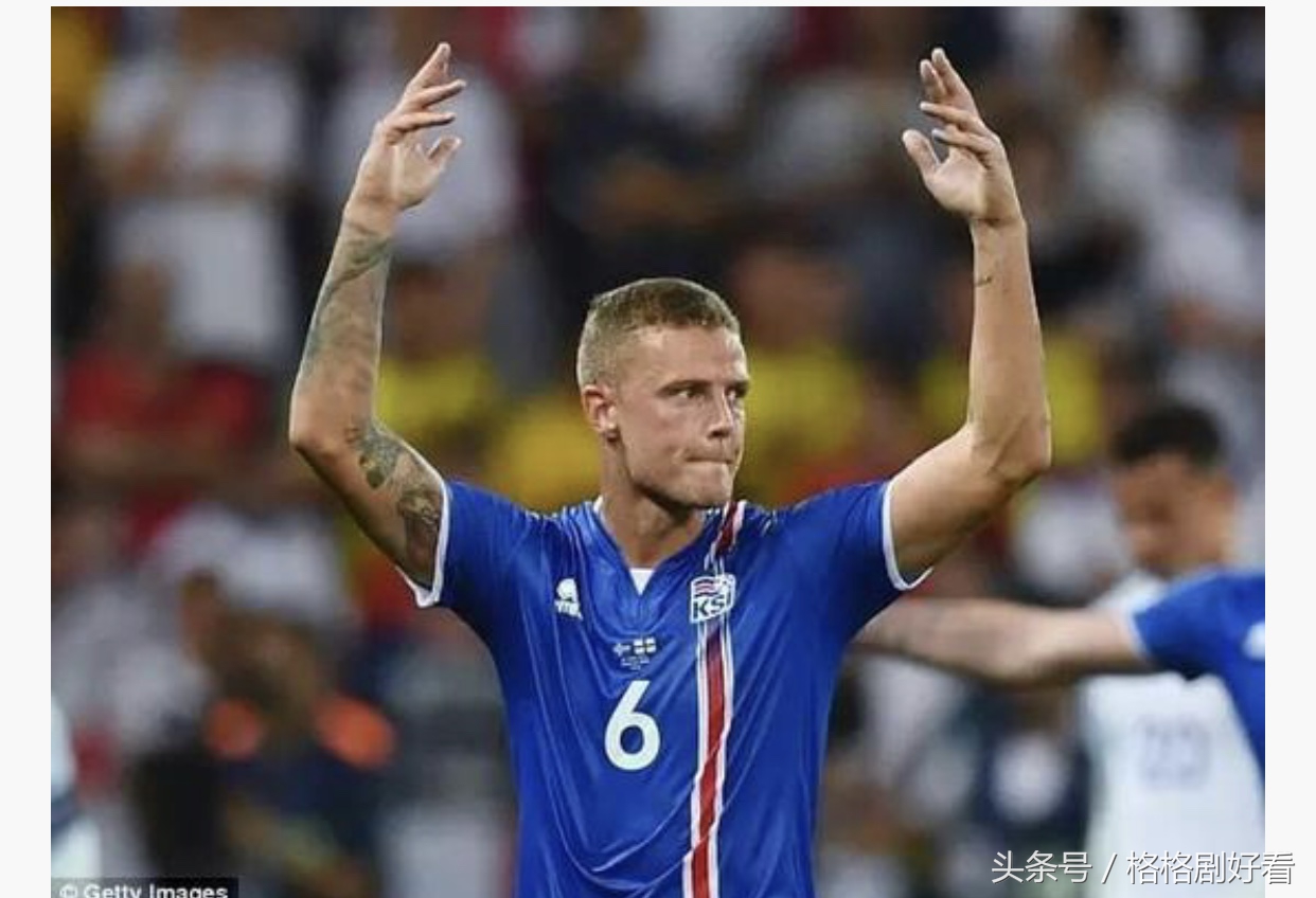 马丁内斯扑出法国队点球梅西反应,世界杯门将扑救阿根廷