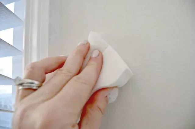 白墙弄脏了怎么把它变白,白墙油烟弄脏了怎么把它变白