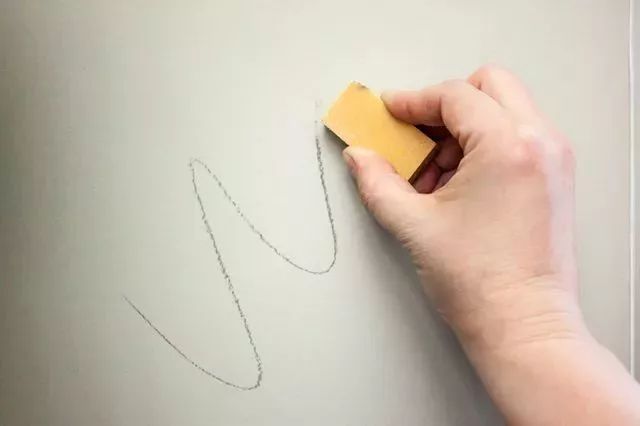 白墙弄脏了有什么补救的方法吗,白墙弄脏了怎么把它变白知乎