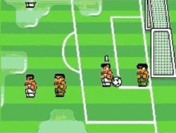 在这款比拼技巧的足球游戏中,所有玩家都努力“踢烂”对手的屁股