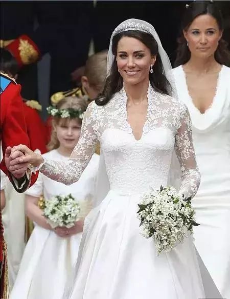 发现一件好看的衣服,这3种单品这样穿简单却很时髦