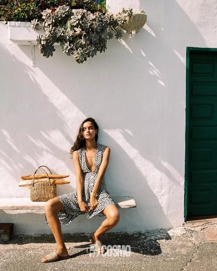 刘雯穿hogan牌子鞋,刘雯穿的小黑鞋运动鞋