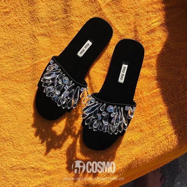 刘雯穿的小黑鞋运动鞋,刘雯复古高级鞋