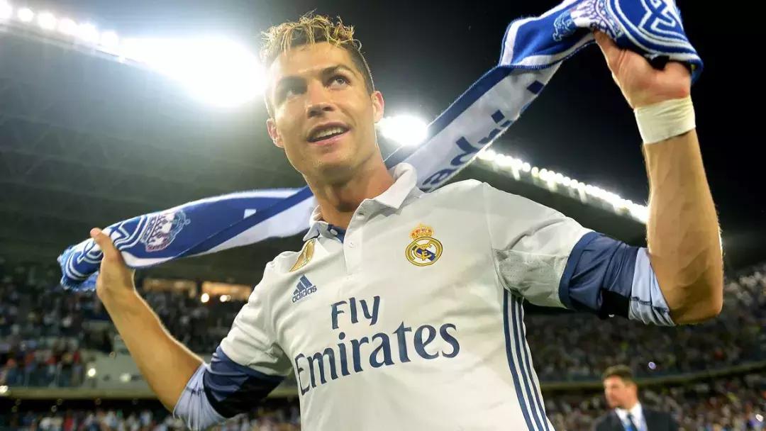 33岁的c罗依然有着20岁的身体,c罗的自律从一瓶可乐开始