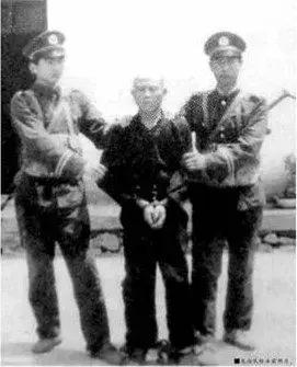 史上最变态的杀人案一年连杀76人,05年杀害13人真实案件