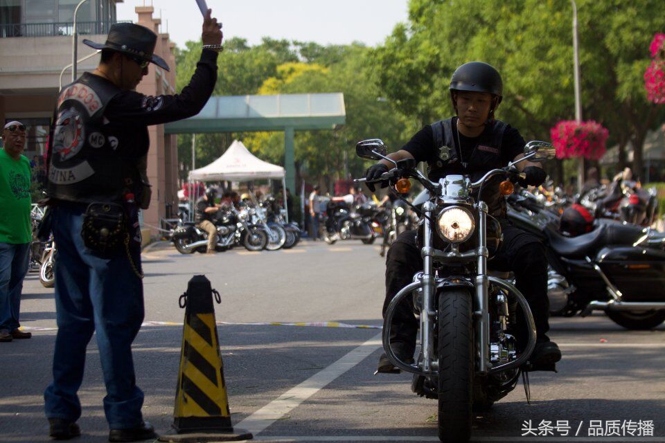 每人被俱乐部认可，哈雷俱乐部才能被社区认可，骑车、公益、成熟