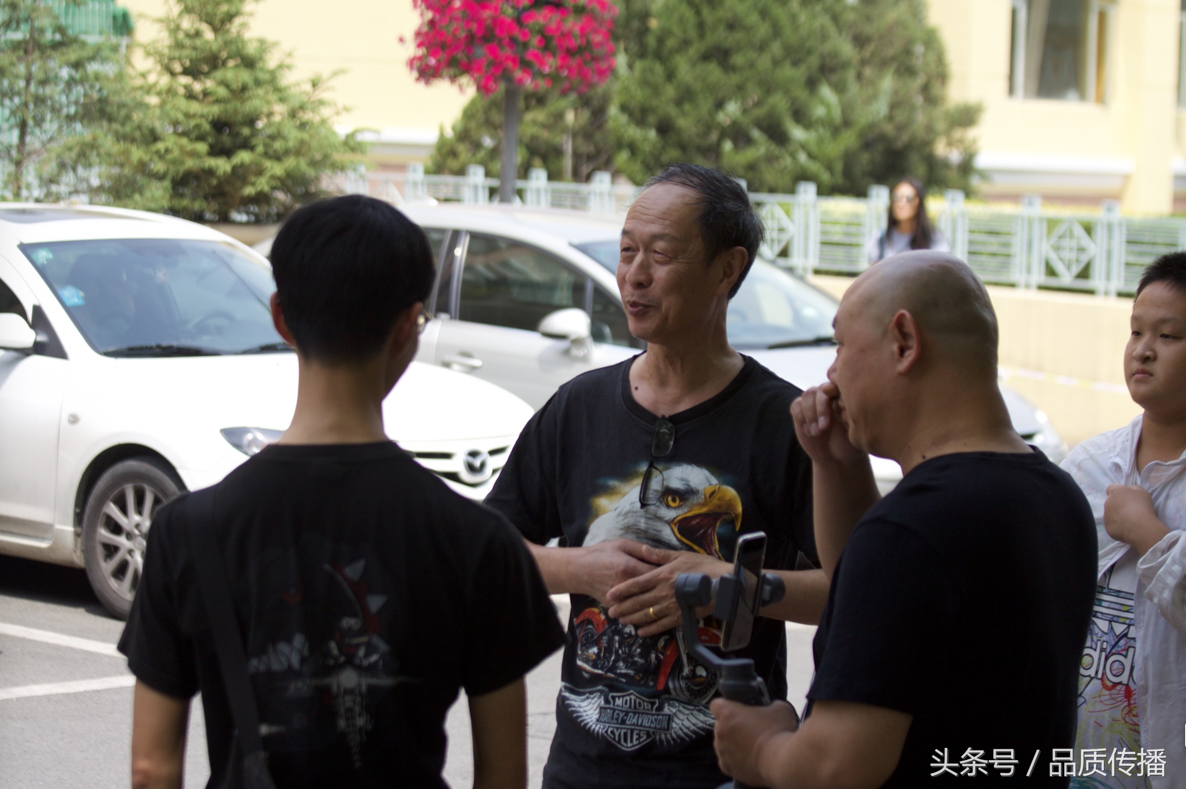 每人被俱乐部认可，哈雷俱乐部才能被社区认可，骑车、公益、成熟