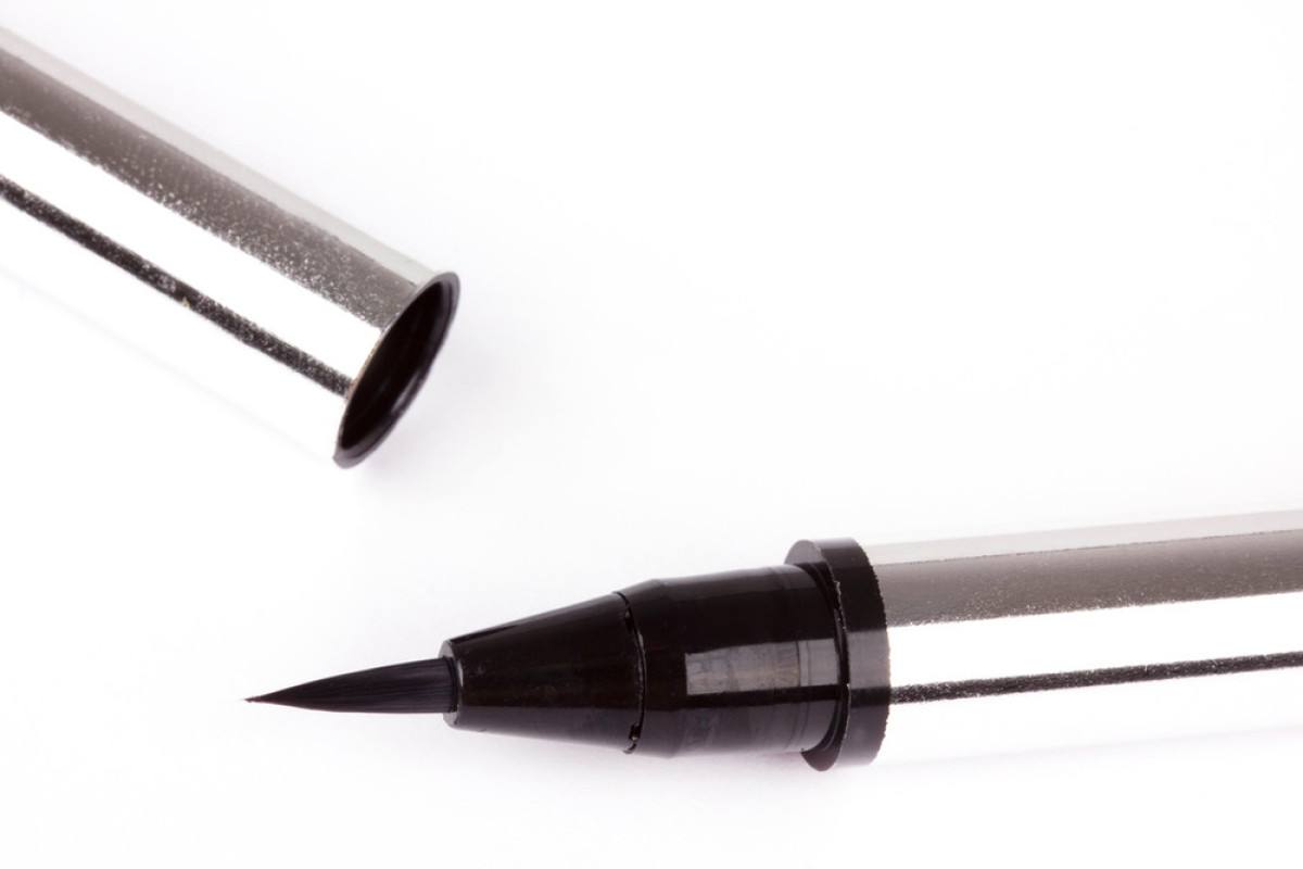 眼线笔化妆自然，但容易晕妆变成熊猫眼一个神器帮你解决！