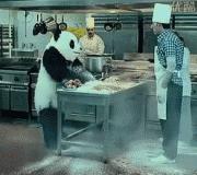 美女踢球裙飞扬双胞胎拍照一样样雪中更显慈母心真实情感放心上