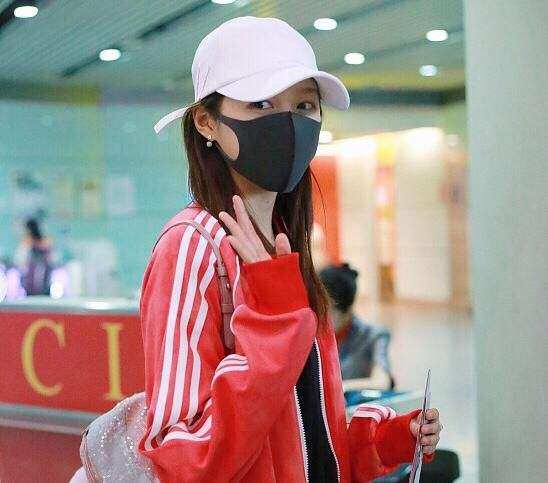 本以为迪丽热巴惊艳全场,迪丽热巴运动风穿搭