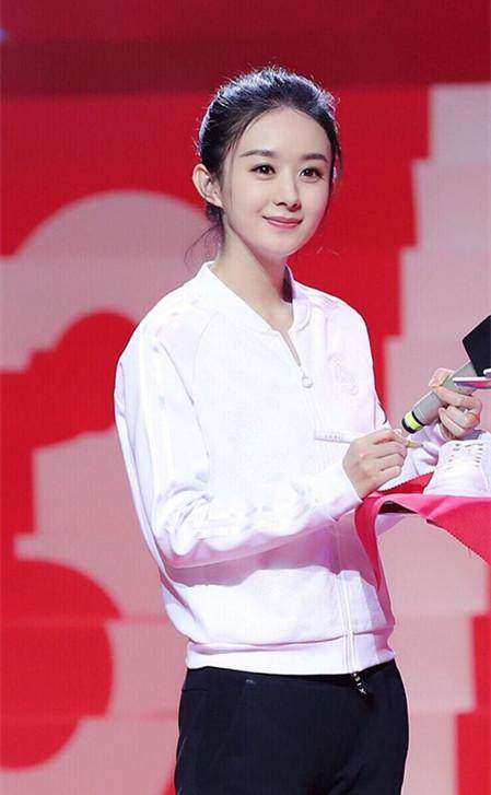 杨幂迪丽热巴黑色衣服,迪丽热巴穿杨幂同款卫衣现身