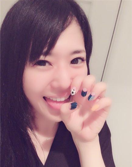 苍井空深夜心系世界杯，自爆老公也是球迷，爱球超过爱她