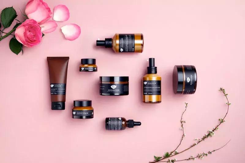 阿芙*身卖**御泥坊：强强联合还是被逼无奈？