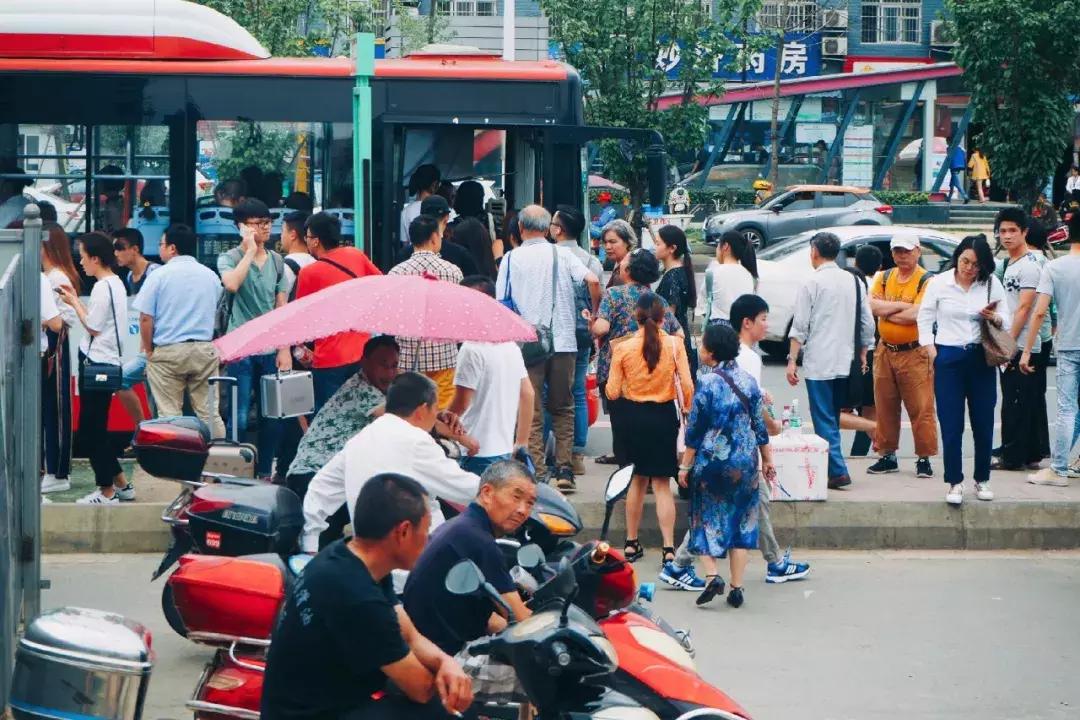 新都人：没有经受住650的*躏蹂**，你好意思享受地铁的快捷？