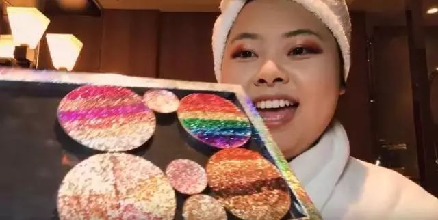 与Virgl合照，一天就能赚200w，是种什么样的体验？｜网红经济