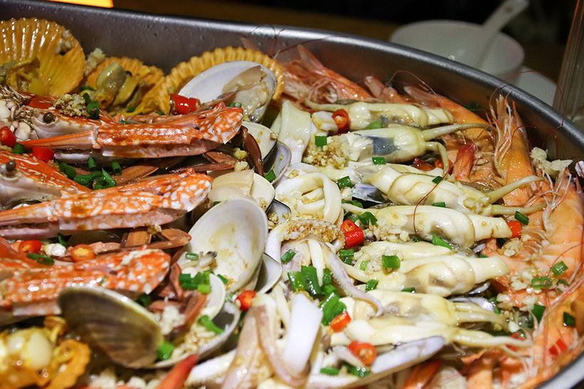 赏着足球运动员的翘臀，吃着厦门超大大大大的海鲜大咖