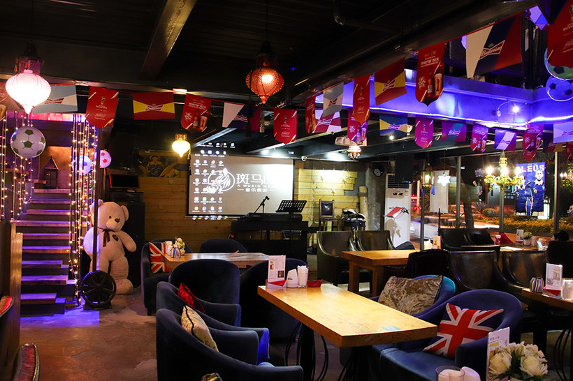 赏着足球运动员的翘臀，吃着厦门超大大大大的海鲜大咖