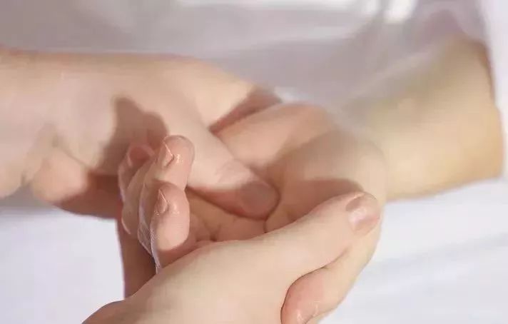 被毒蚊子咬了怎么消肿止痒的药膏,蚊子咬了手指头怎么消肿止痒最快