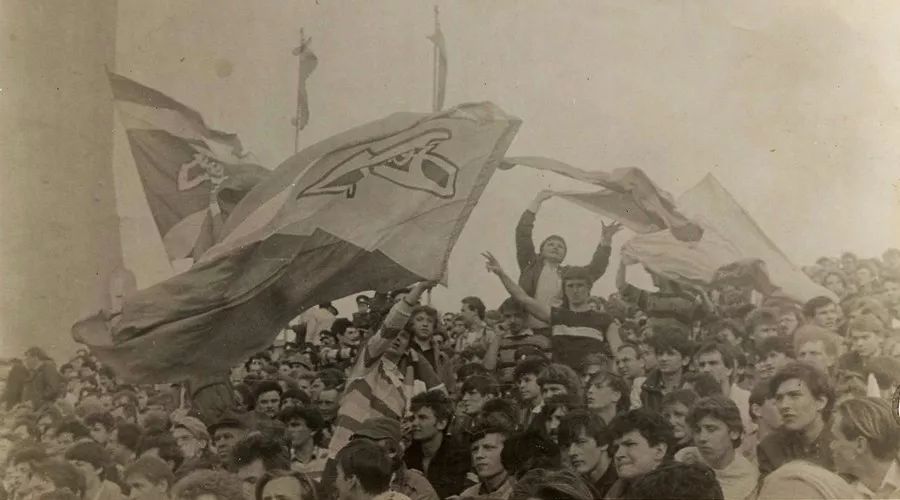 俄罗斯暴打英国足球流氓,俄罗斯足球怎么这么强