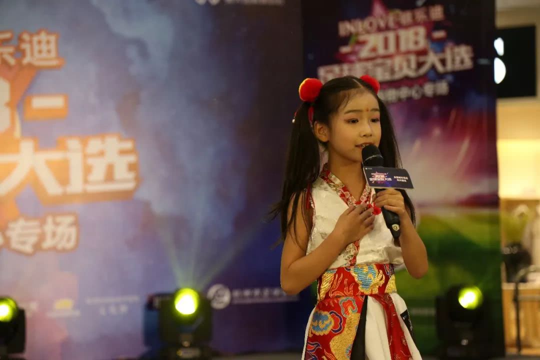 银乐迪新天地店,为世界杯加油足球小宝贝