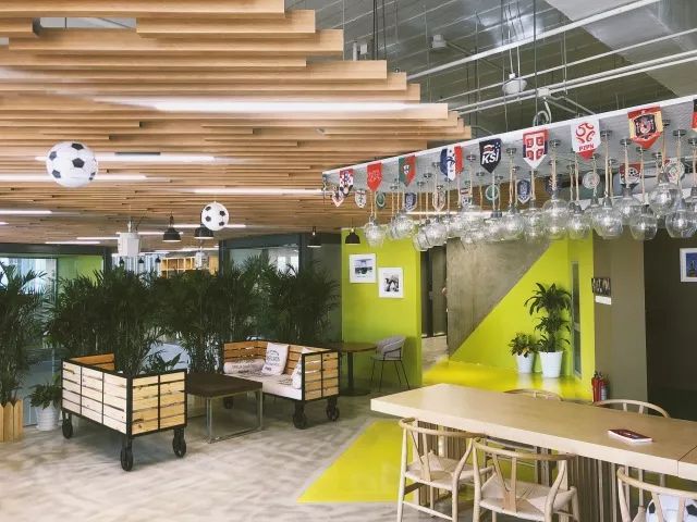 在公司里看球赛是什么体验,在公司看球赛