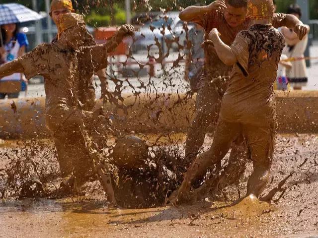 娉ユ祮瓒崇悆璧涘満,娉ユ祮瓒崇悆鍦哄湴