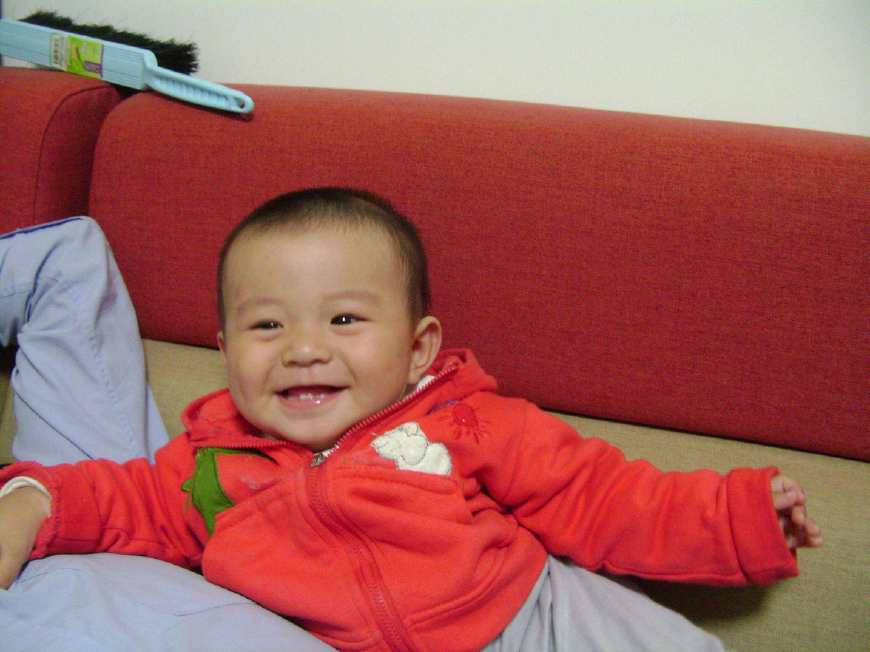 小孩喉咙被卡住的急救方法,孩子被东西卡住了喉咙怎么办