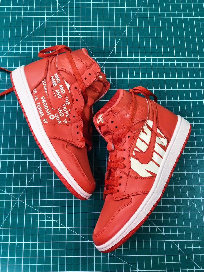 AJ1橘红、yeezy白斑马、ClotXAF1白丝绸、黑*弹子**哪双会更style