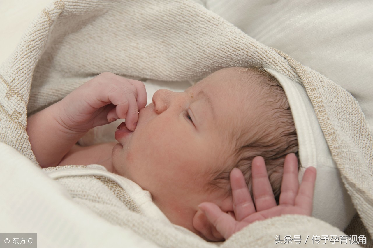 自己给婴儿宝宝理发教程,怎么自己在家给婴儿理发