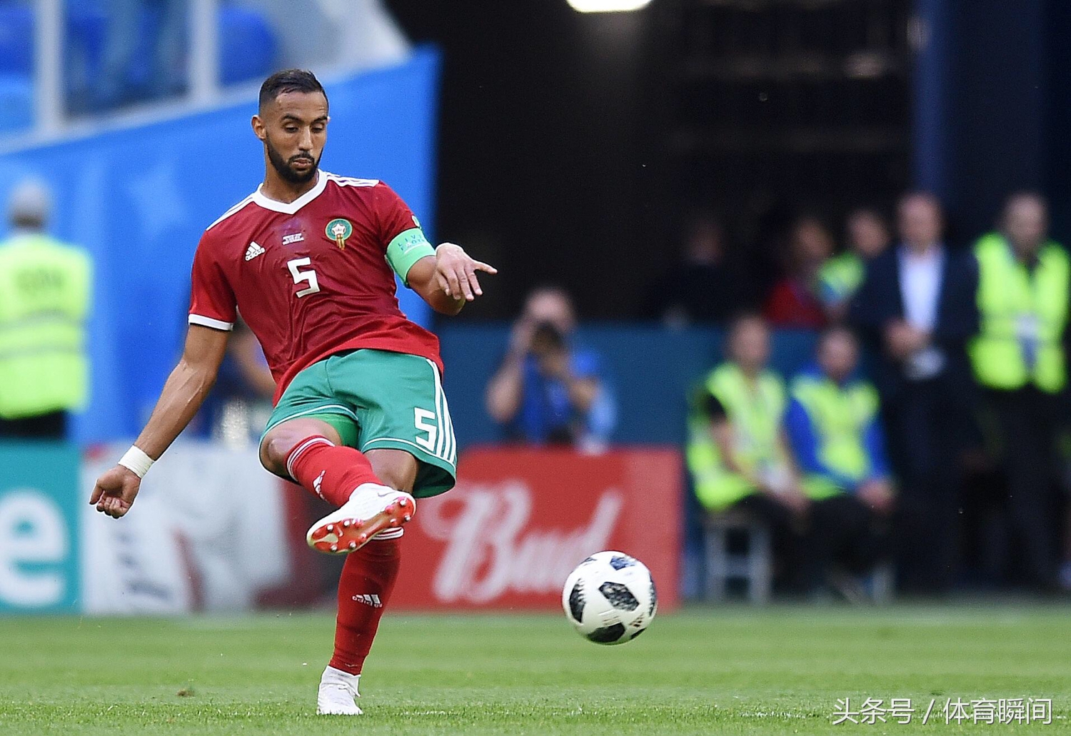 伊朗后卫翻跟头手球,伊朗翻跟头扔界外球