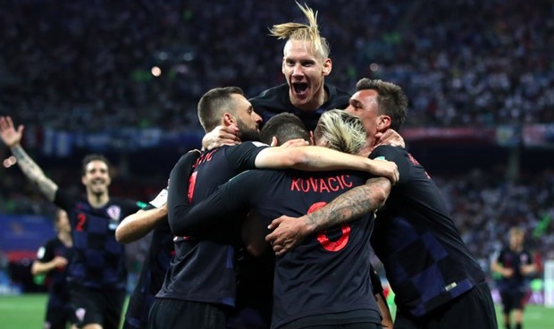 世界杯早报卡塔尔悲情出局,世界杯阿根廷胜克罗地亚直播回放