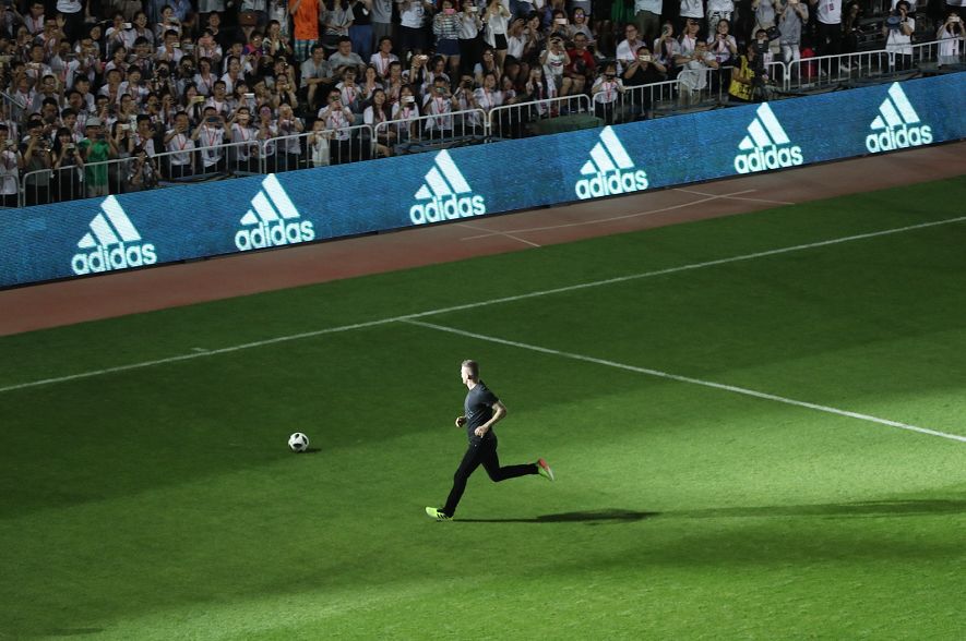 阿迪达斯与足球联赛的联名,携手阿里