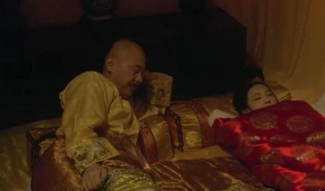 清朝妃子被皇上临幸，需要裸身裹被子去，这规矩是因为发生了这事