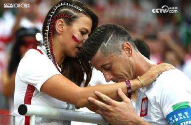 c罗女友秀戒指,c罗女友秀