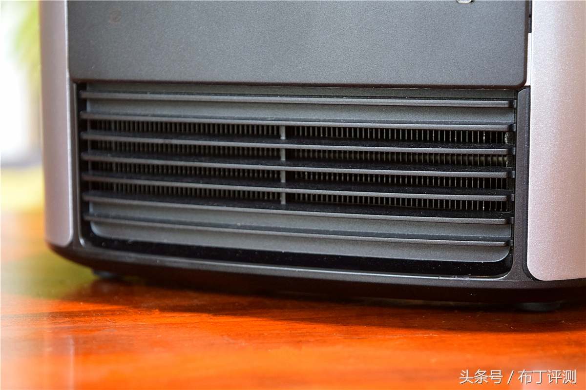 坚果j7s多少流明,坚果j7是长焦还是短焦