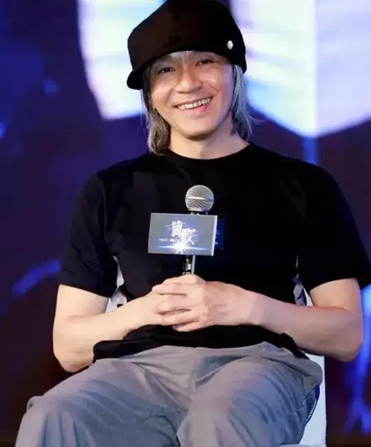 周星驰他有自闭症吗,周星驰自闭症真实照片