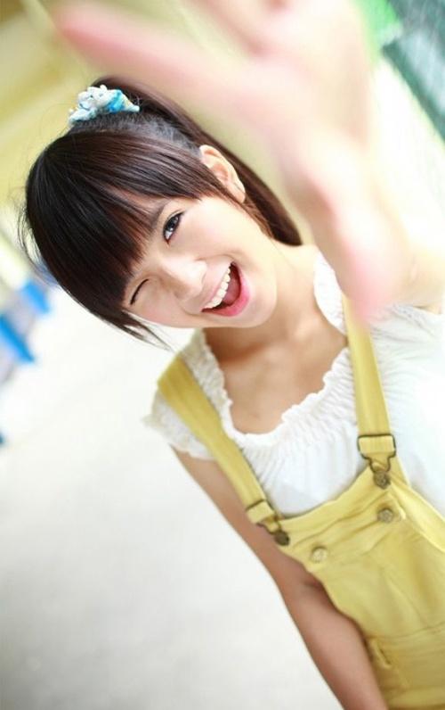 超长直发怎么扎俏皮可爱,怎么用直发棒卷出俏皮卷发