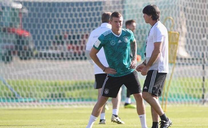 足球别墅靠大海,足球反向买别墅靠大海