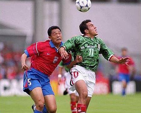 fifa20布兰科蛙跳过人,墨西哥布兰科蛙跳过人属于犯规吗