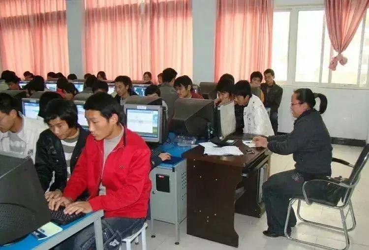 悠悠颍水河畔，冉冉教育新星——记蓬勃发展中的临颍三高