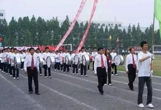 悠悠颍水河畔，冉冉教育新星——记蓬勃发展中的临颍三高