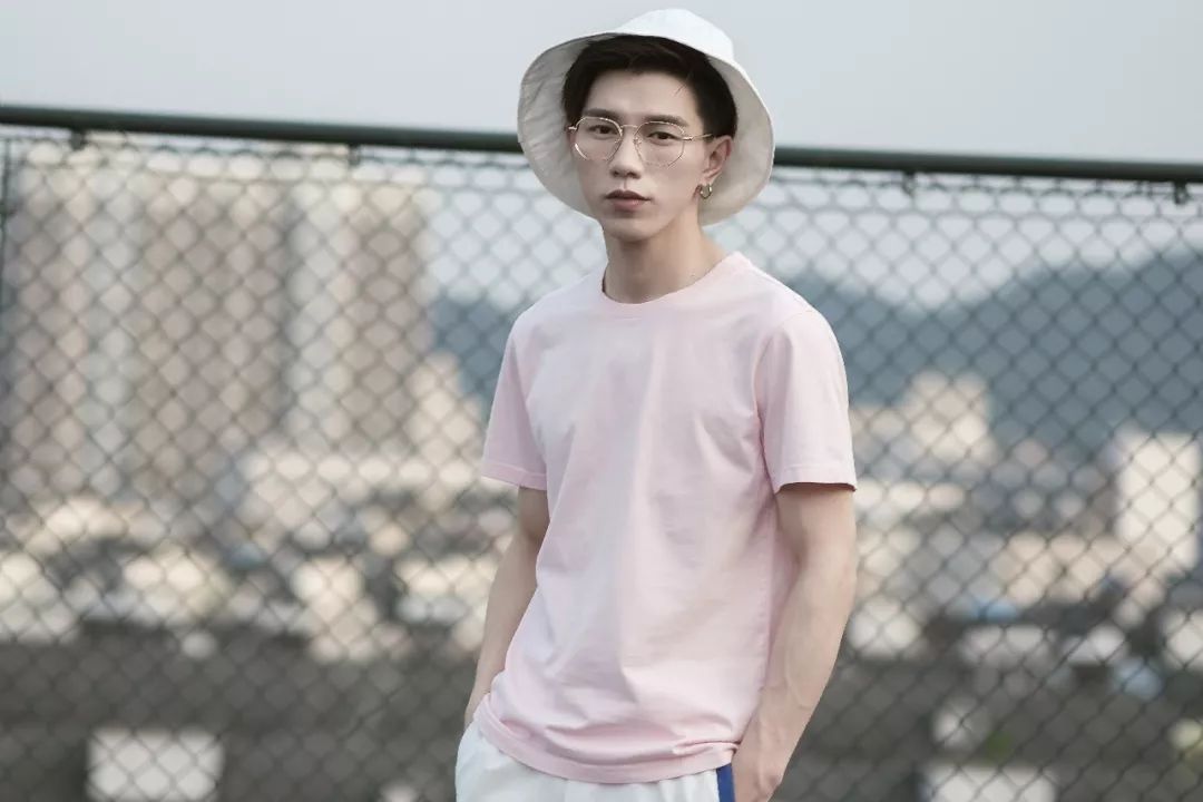 什么颜色的t恤不挑皮肤比较百搭,适合夏天的纯色各种颜色的t恤